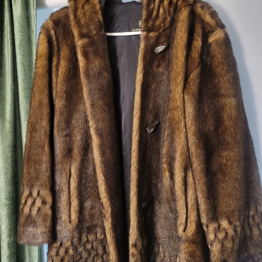 Alpine Luxurious Dark Brown Fur Coat Faux